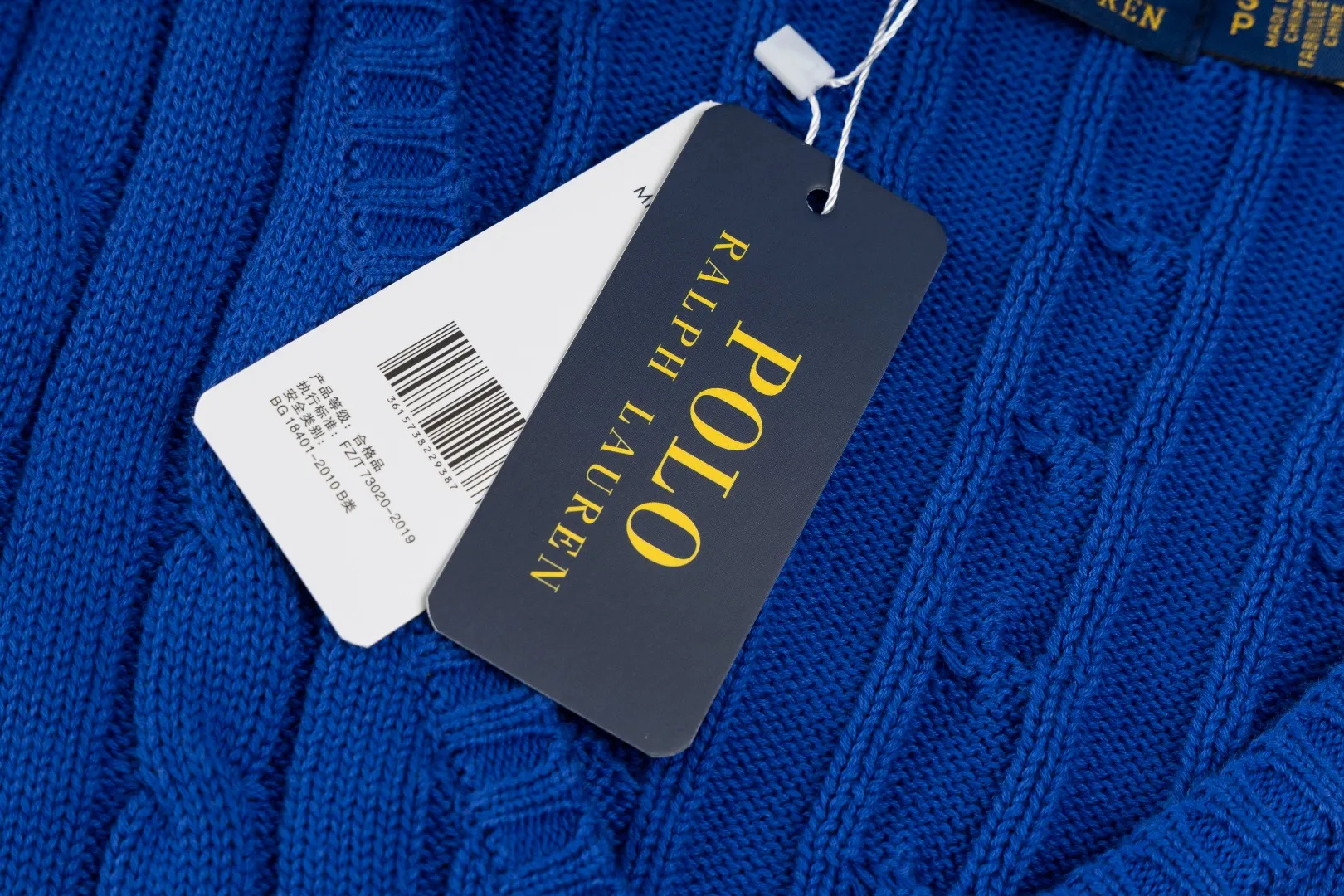 P210 #R90 RALPH LAUREN Thirteen colors of Ralph Lauren classic small label embroidery V-neck pullover cable cardigan sweater women's top, high-density LOGO embroidery on the chest, original customization of tag accessories. Made of pure cotton yarn, pure cotton is skin-friendly and comfortable, small label war horse embroidered twist button V-neck sweater🐎High quality, follow the blogger to learn how to wear it! Let’s buy a Ralph Lauren cable sweater. It’s a super hard-to-find series after it became popular. It’s hard to find one on the official website. It’s simple and practical to wear, with a lazy and loose feel. The thickened fabric has more texture, feels soft and delicate, and has a loose fit. Whether worn alone or layered, you can wear different styles of fashion with just one piece!   Size： Sleeve length: 60/61/62/63